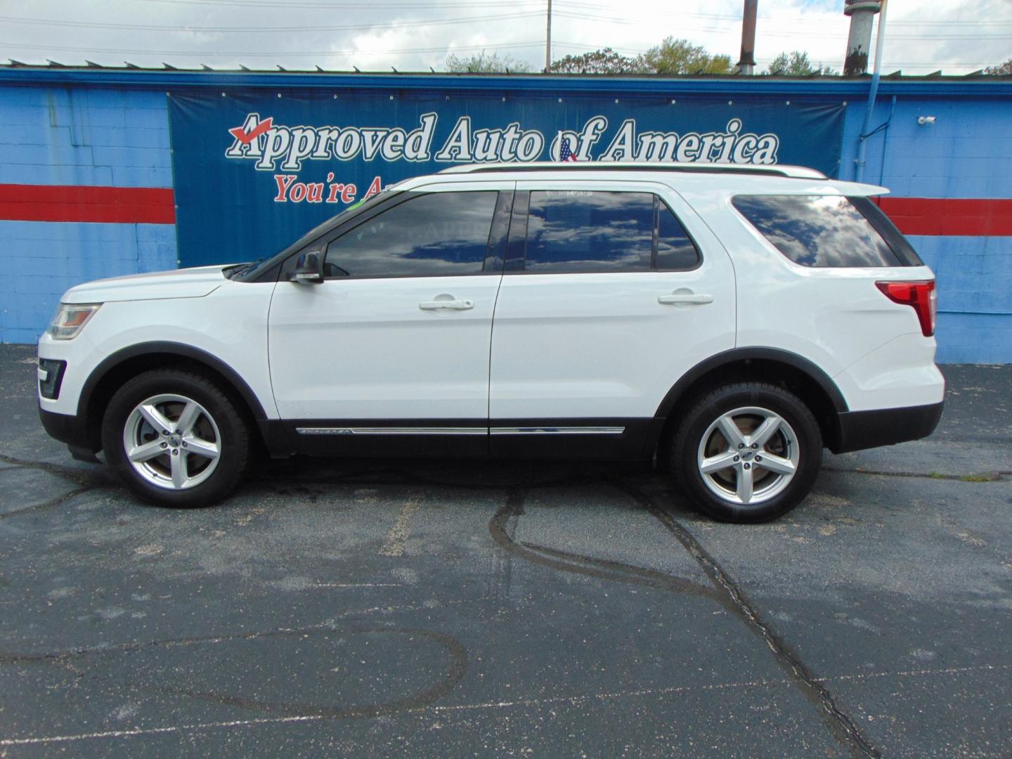 2016 Ford Explorer (1FM5K8D81GG) , located at 2105 Dixie Hwy, Louisville, KY, 40210, (502) 772-3333, 38.220932, -85.795441 - Photo#0